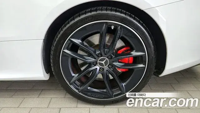 Mercedes-Benz E-Class 2023 — Photo 19/32