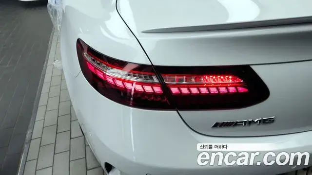 Mercedes-Benz E-Class 2023 — Photo 16/32
