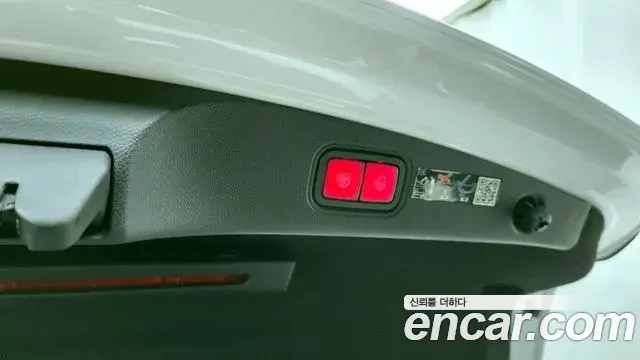 Mercedes-Benz E-Class 2023 — Photo 7/32