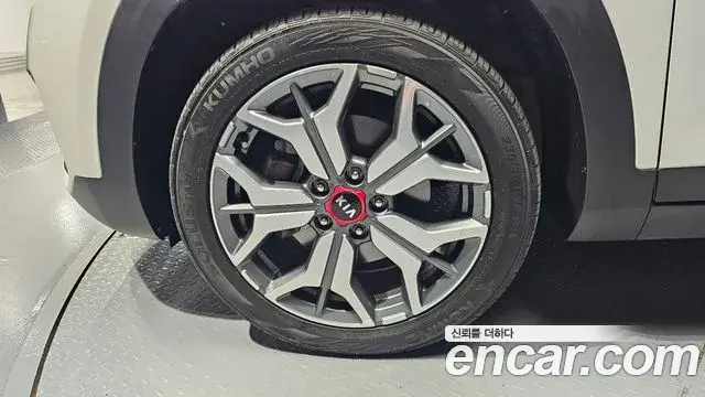 Kia Seltos 2020 — ფოტო 18/20