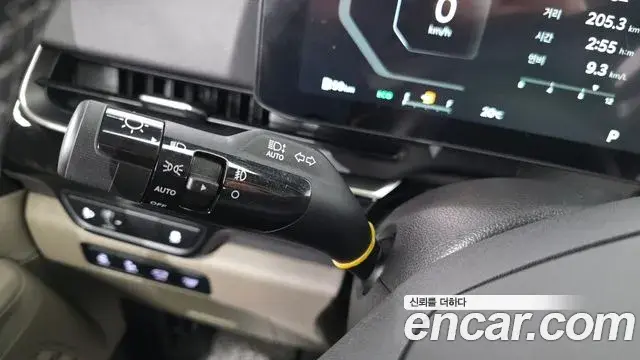 Kia Carnival 2025 — Şəkil 28/35
