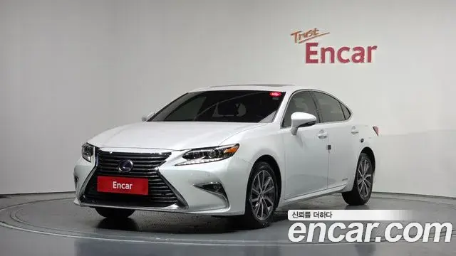 Lexus ES300h 2018 — Şəkil 1/20