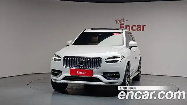 Volvo XC90 2025 — Photo 10/39