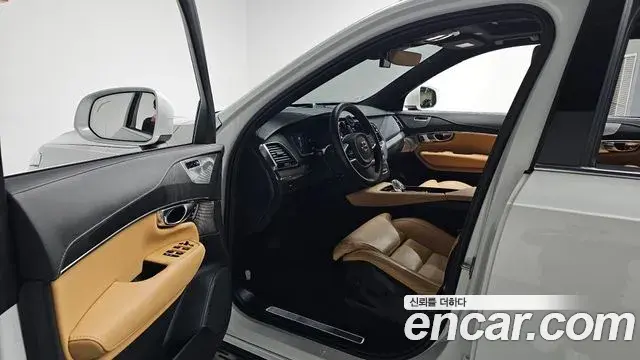 Volvo XC90 2025 — Photo 16/39