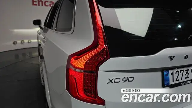 Volvo XC90 2025 — Photo 33/39