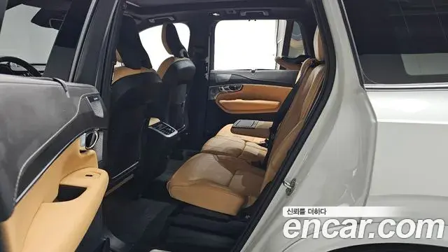 Volvo XC90 2025 — Photo 36/39