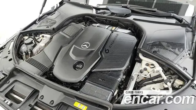 Mercedes-Benz S-Class 2022 — Photo 28/30