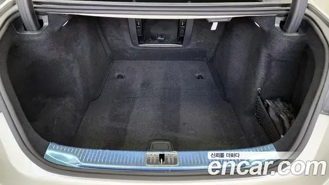 Mercedes-Benz S-Class 2022 — Photo 17/30