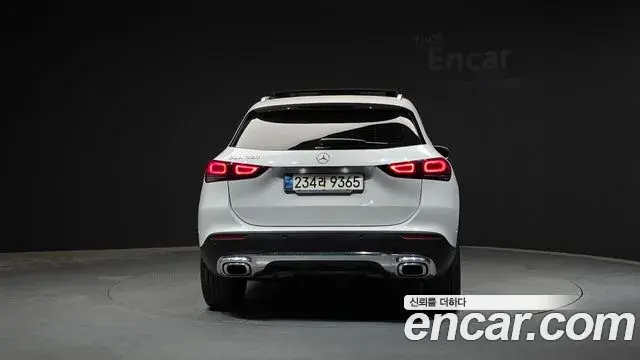Mercedes-Benz GLA-Class 2021 — Photo 18/30
