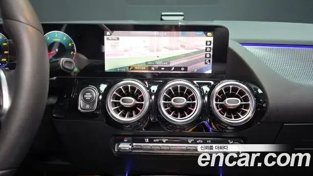 Mercedes-Benz GLA-Class 2021 — Photo 27/30