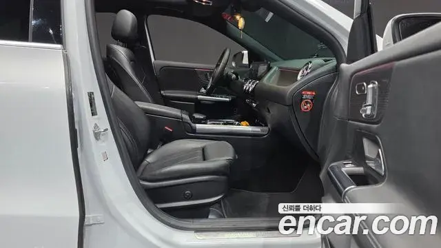 Mercedes-Benz GLA-Class 2021 — Photo 13/30