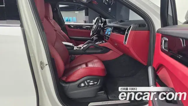 Porsche Cayenne 2019 — Şəkil 31/33