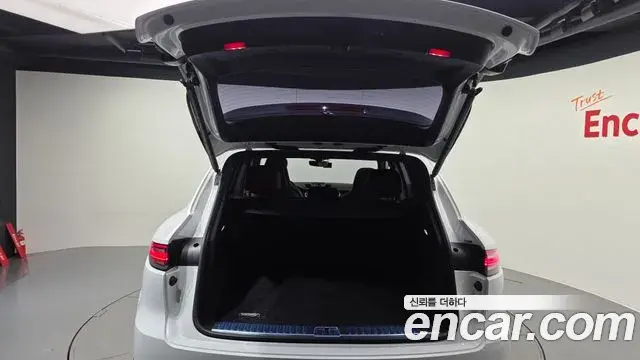 Porsche Cayenne 2019 — Şəkil 24/33