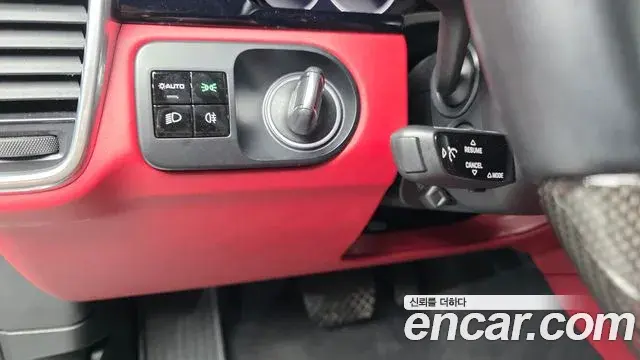 Porsche Cayenne 2019 — Şəkil 28/33