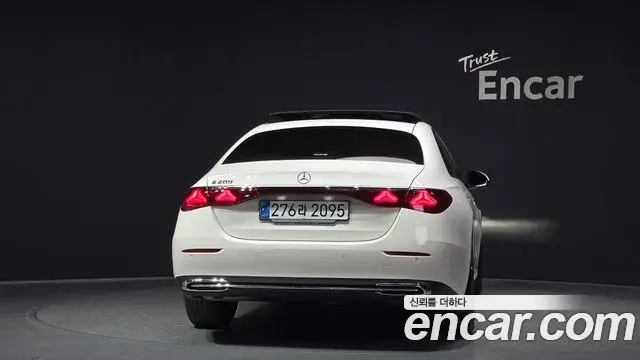 Mercedes-Benz E-Class 2025 — Photo 20/32