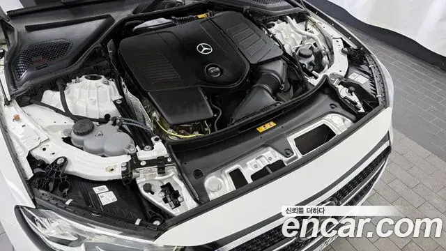 Mercedes-Benz E-Class 2025 — Photo 14/32