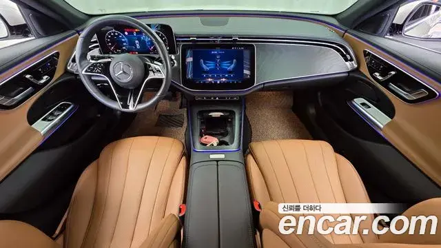Mercedes-Benz E-Class 2025 — Photo 12/32