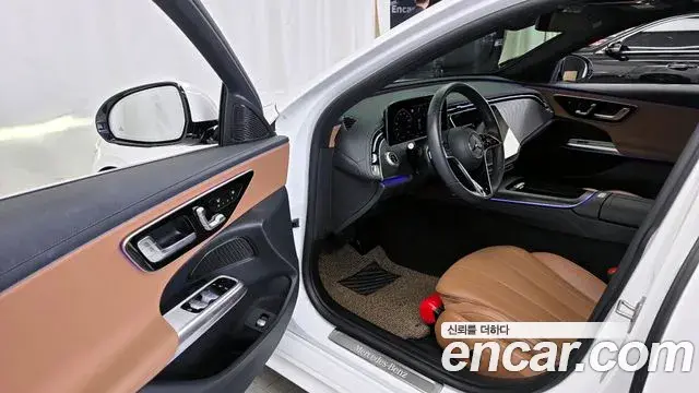 Mercedes-Benz E-Class 2025 — Photo 17/32