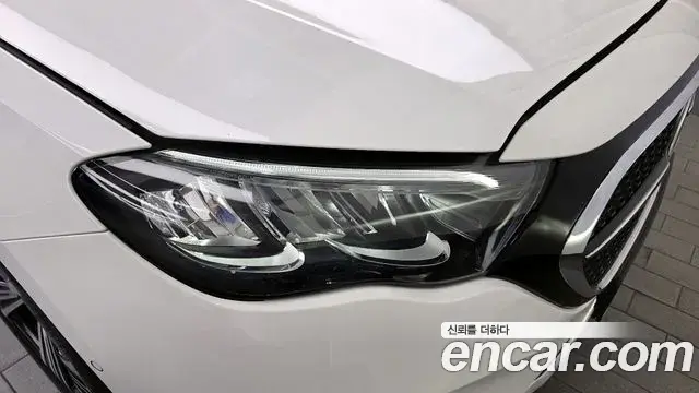 Mercedes-Benz E-Class 2025 — Photo 5/32