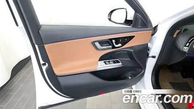 Mercedes-Benz E-Class 2025 — Photo 25/32