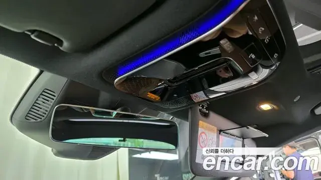Mercedes-Benz E-Class 2025 — Photo 10/32