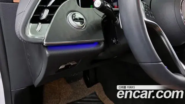 Mercedes-Benz E-Class 2025 — Photo 9/32