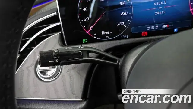 Mercedes-Benz E-Class 2025 — Photo 13/32