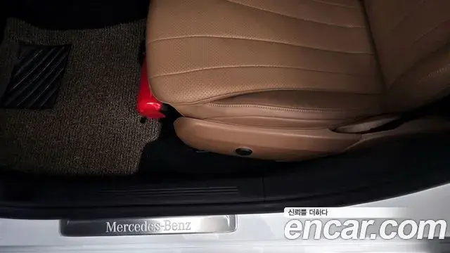 Mercedes-Benz E-Class 2025 — Photo 11/32