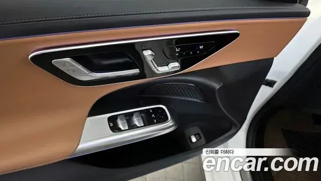 Mercedes-Benz E-Class 2025 — Photo 24/32