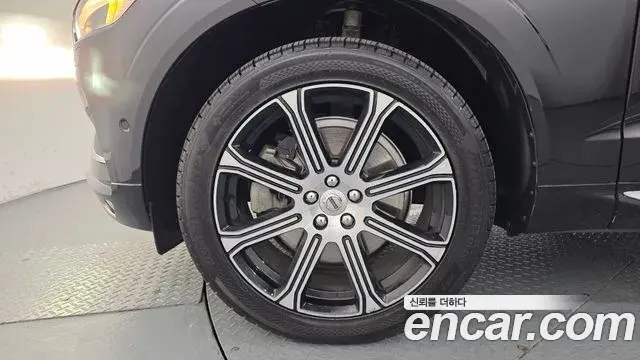 Volvo XC60 2018 — Şəkil 34/34