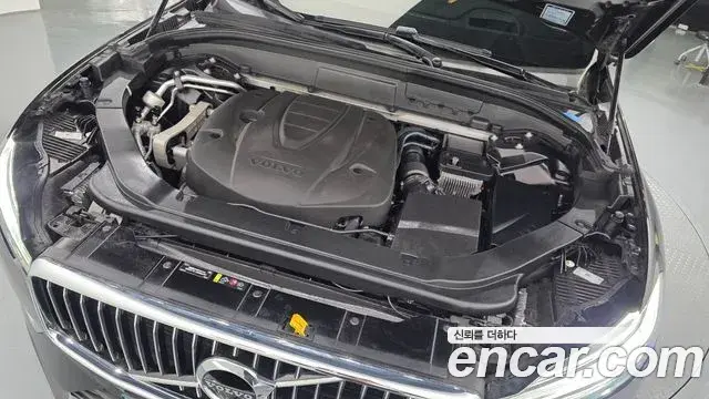 Volvo XC60 2018 — Şəkil 21/34