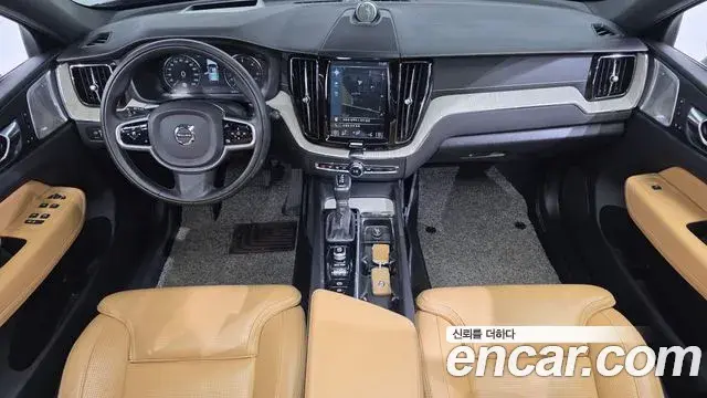 Volvo XC60 2018 — Şəkil 18/34