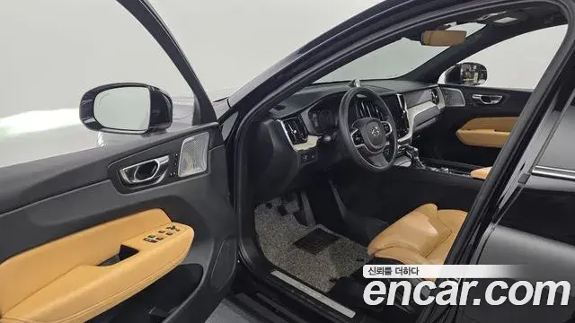 Volvo XC60 2018 — Şəkil 6/34