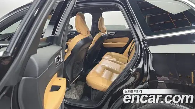 Volvo XC60 2018 — Şəkil 30/34