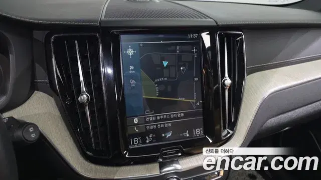 Volvo XC60 2018 — Şəkil 7/34