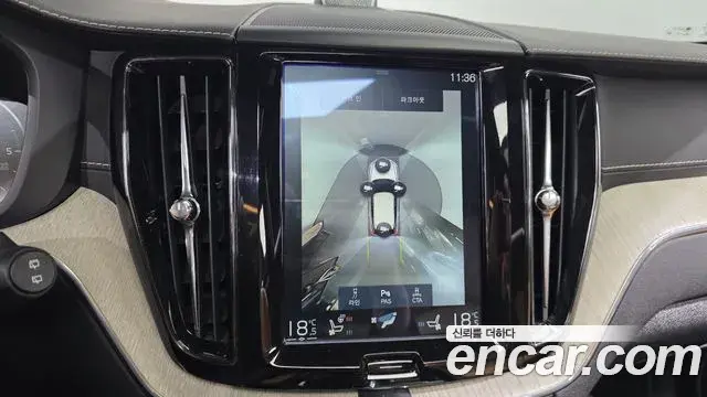 Volvo XC60 2018 — Şəkil 8/34