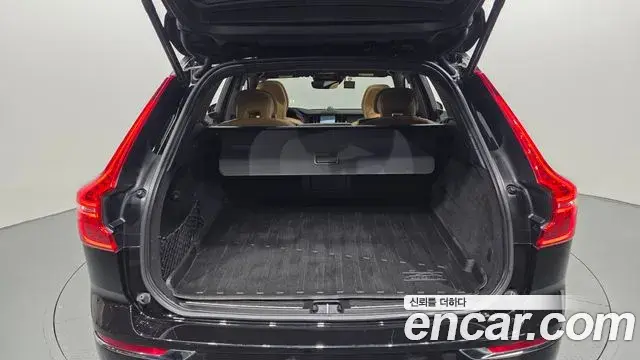 Volvo XC60 2018 — Şəkil 10/34