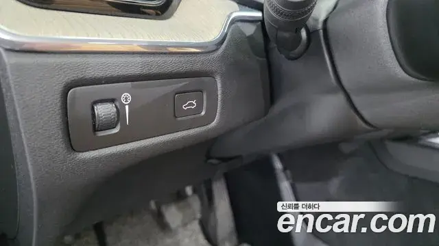 Volvo XC60 2018 — Şəkil 16/34