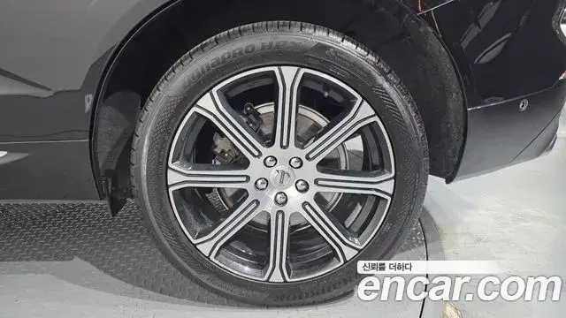 Volvo XC60 2018 — Şəkil 1/34