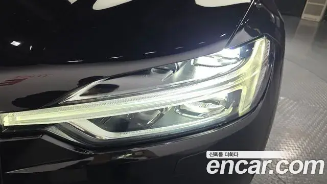 Volvo XC60 2018 — Şəkil 15/34