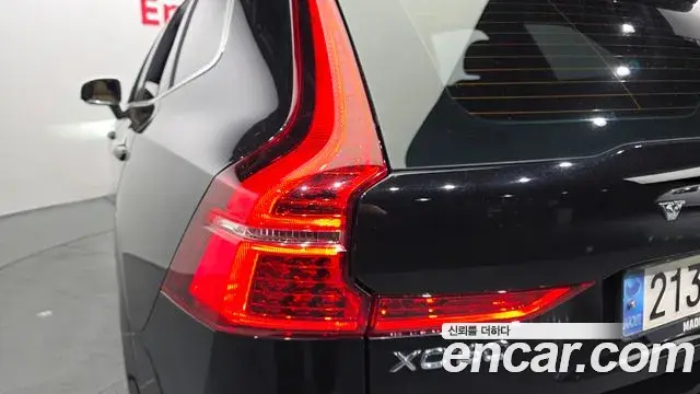 Volvo XC60 2018 — Şəkil 13/34