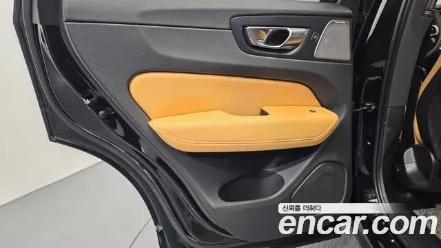 Volvo XC60 2018 — Şəkil 29/34