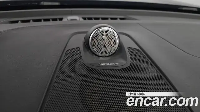 Volvo XC60 2018 — Şəkil 33/34