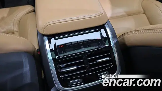 Volvo XC60 2018 — Şəkil 23/34