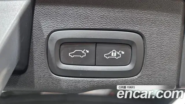 Volvo XC60 2018 — Şəkil 17/34