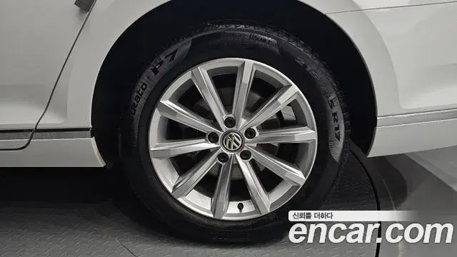 Volkswagen Passat GT 2018 — ფოტო 18/33