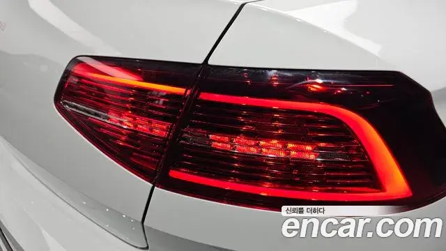 Volkswagen Passat GT 2018 — ფოტო 14/33