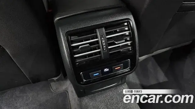 Volkswagen Passat GT 2018 — ფოტო 25/33