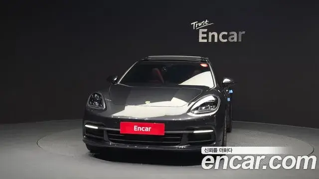 Porsche Panamera 2020 — ფოტო 17/20