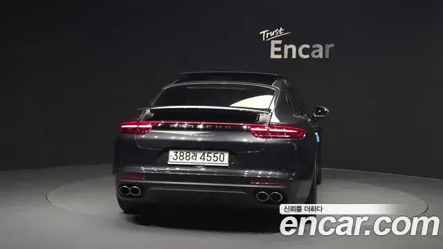 Porsche Panamera 2020 — ფოტო 13/20